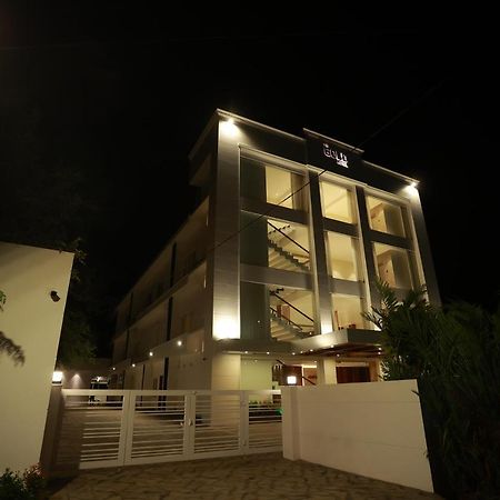 The Gold Hotel Palakkad Bagian luar foto