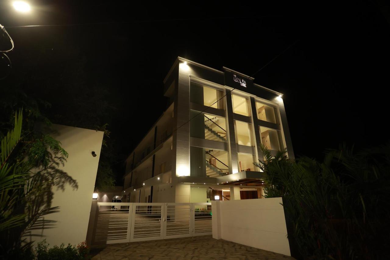 The Gold Hotel Palakkad Bagian luar foto