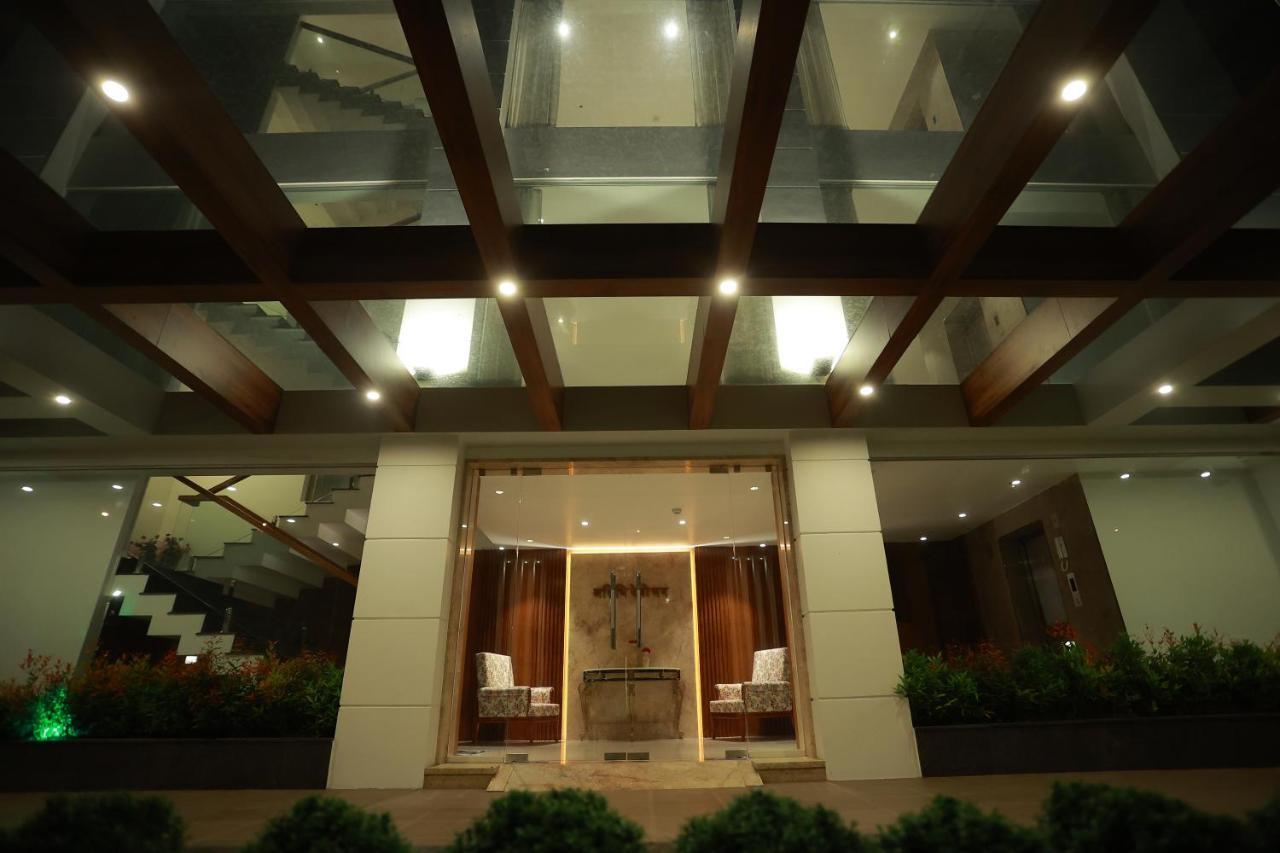 The Gold Hotel Palakkad Bagian luar foto