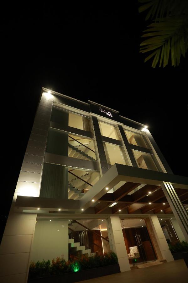 The Gold Hotel Palakkad Bagian luar foto