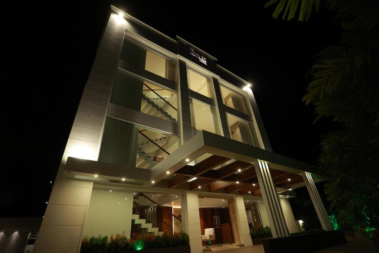 The Gold Hotel Palakkad Bagian luar foto