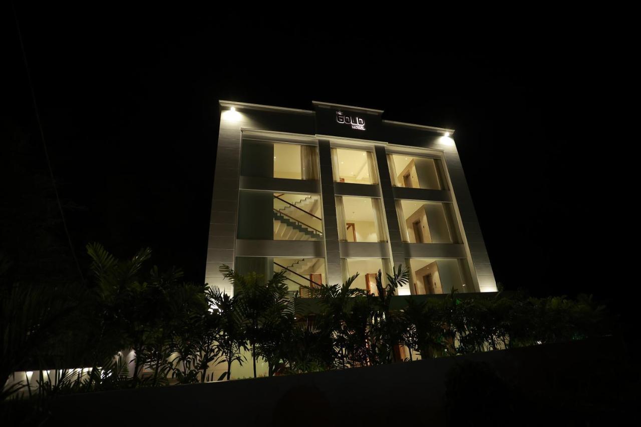 The Gold Hotel Palakkad Bagian luar foto